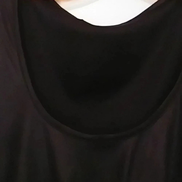 💙🌹 BLACK top with ruffles in front - Picture 7 of 13